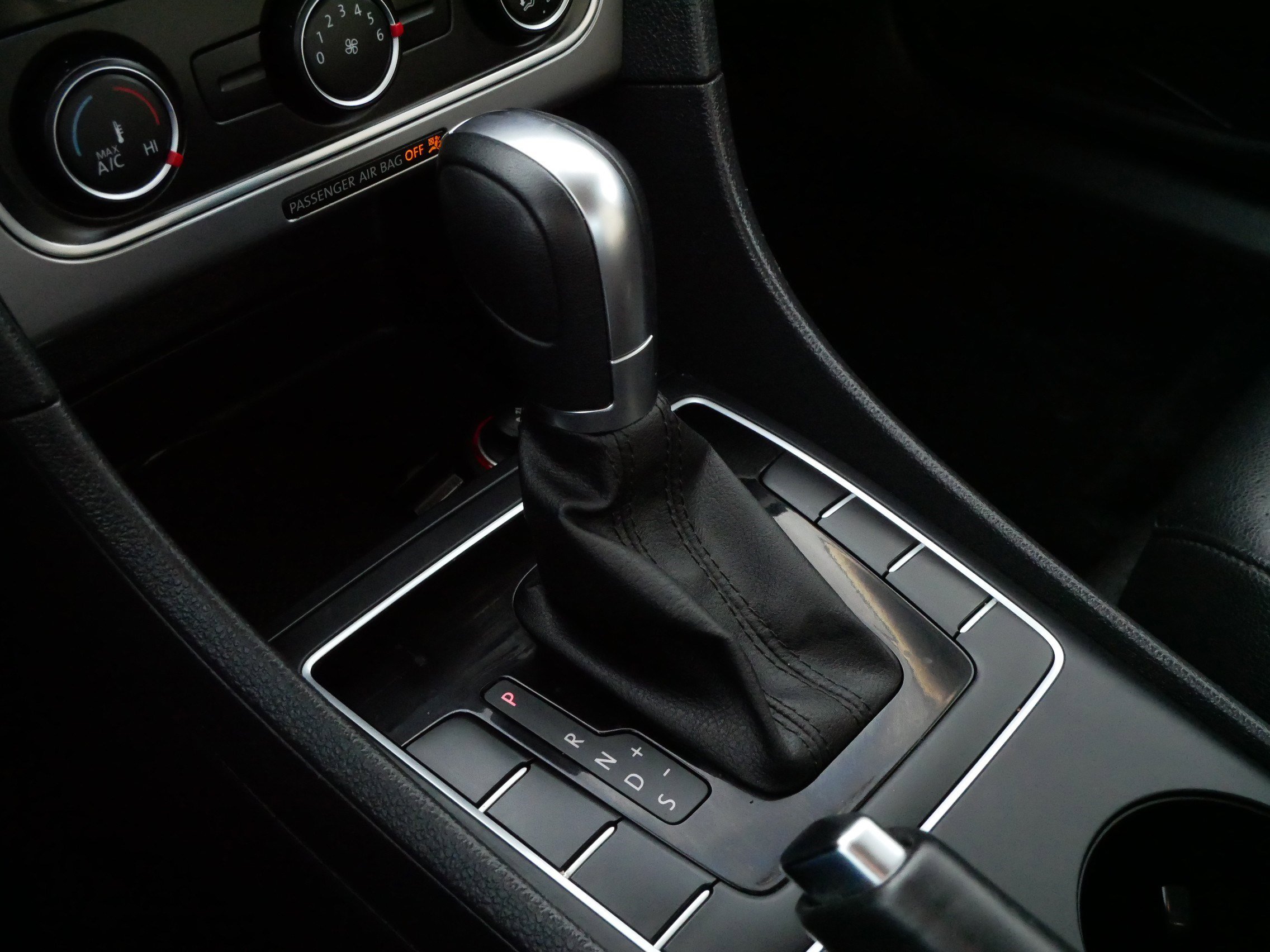 Used 2014 Volkswagen Passat 1.8T Wolfsburg Edition image 24