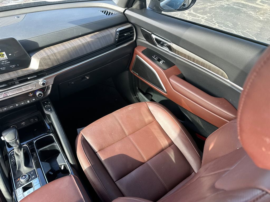 Used 2023 Kia Telluride EX w/ EX Captain's Chair Package image 19