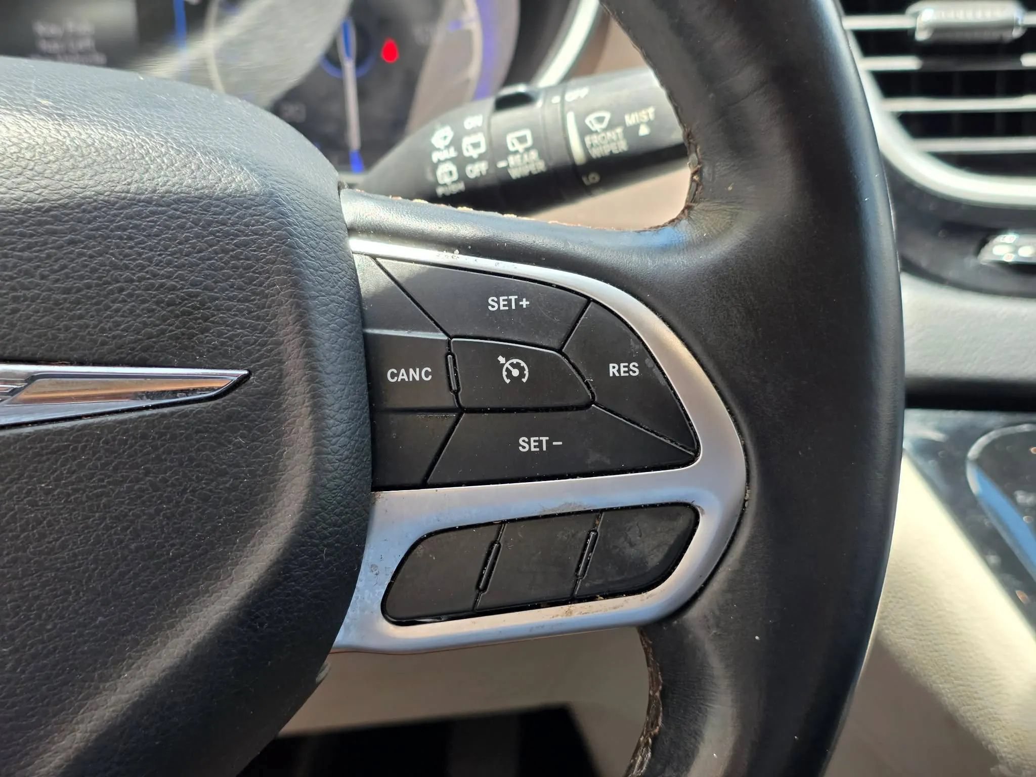 Used 2017 Chrysler Pacifica Touring-L w/ Tire & Wheel Group FWD image 21