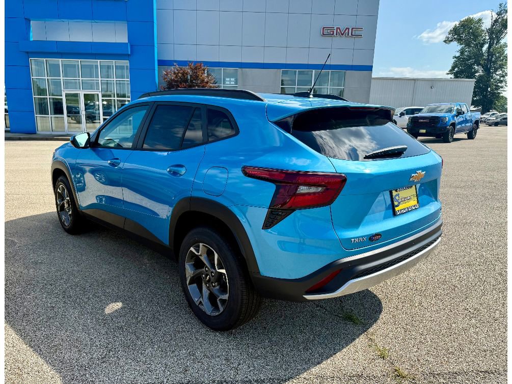 New 2025 Chevrolet Trax LT w/ Sunroof Package image 5