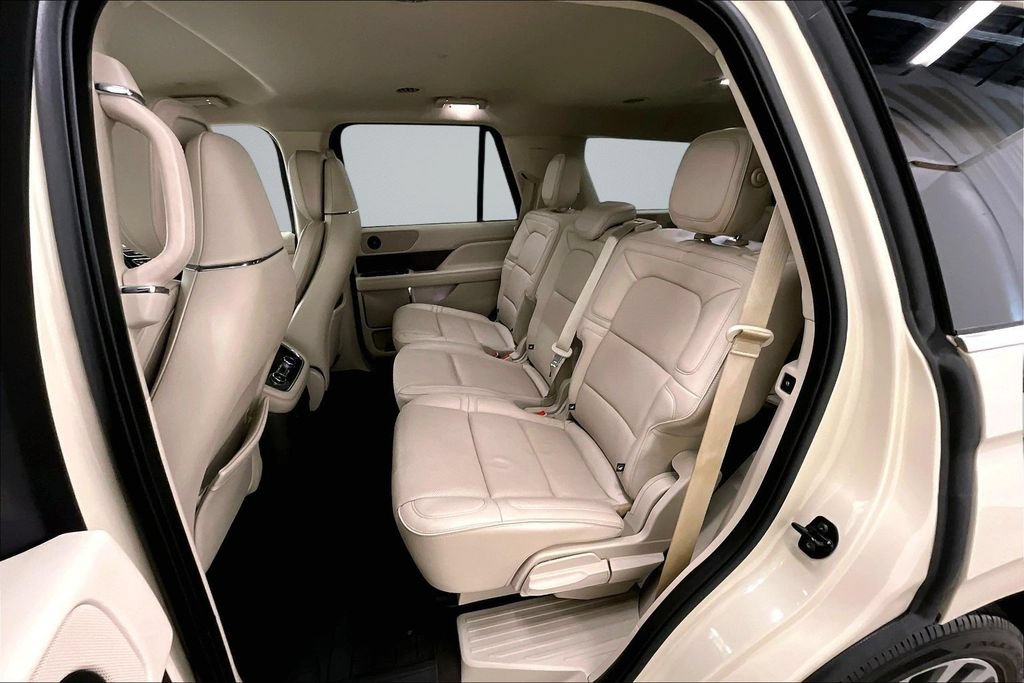 Used 2018 Lincoln Navigator Select w/ Technology Package AWD/4WD image 22