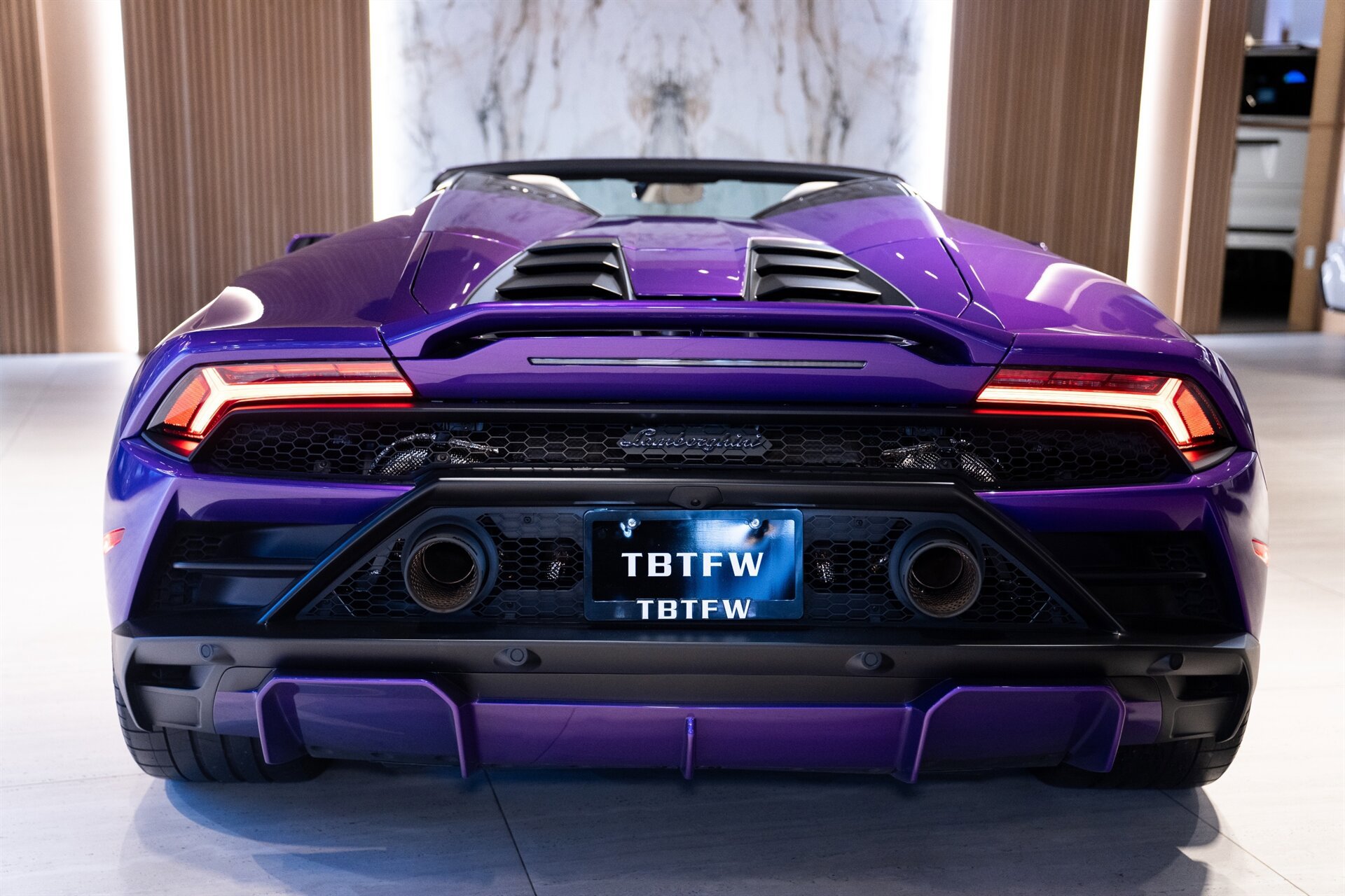 Used 2023 Lamborghini Huracan EVO RWD image 15
