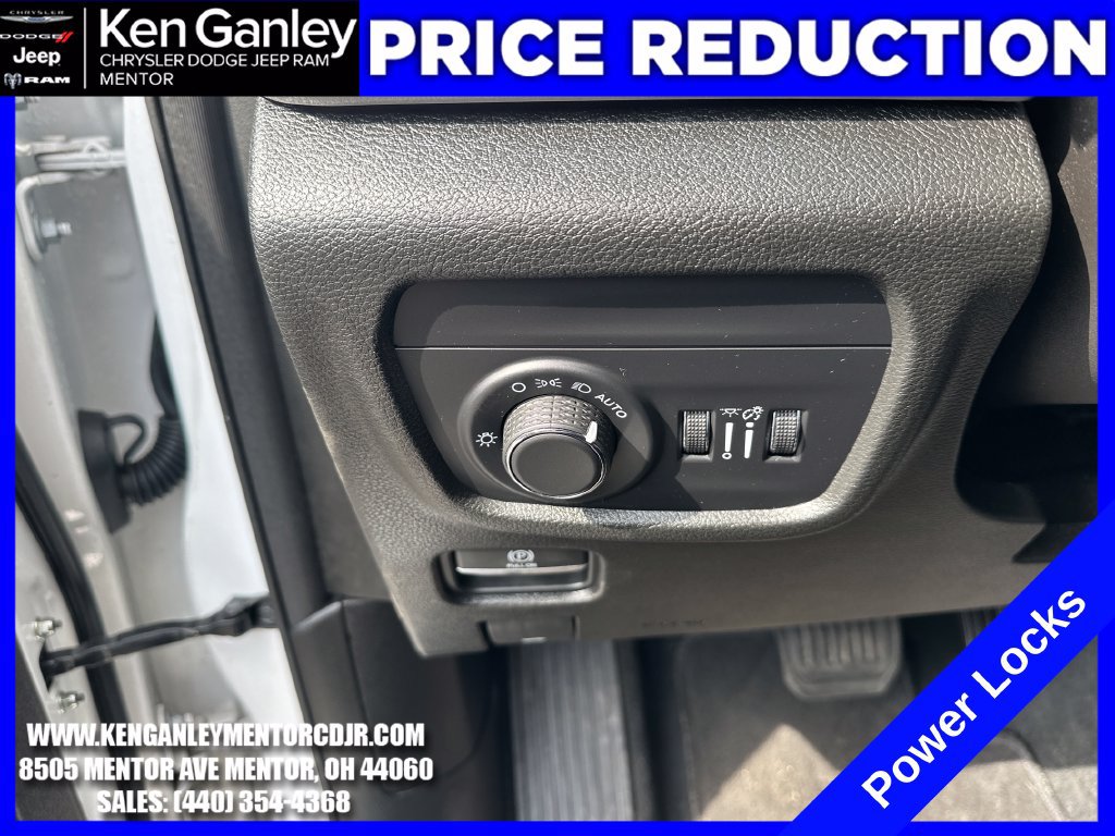 Used 2025 Jeep Grand Cherokee Laredo AWD/4WD image 14
