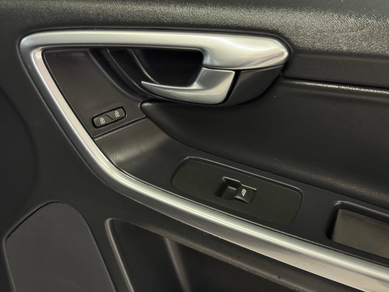 Used 2017 Volvo XC60 T5 w/ Tailgate Package image 45