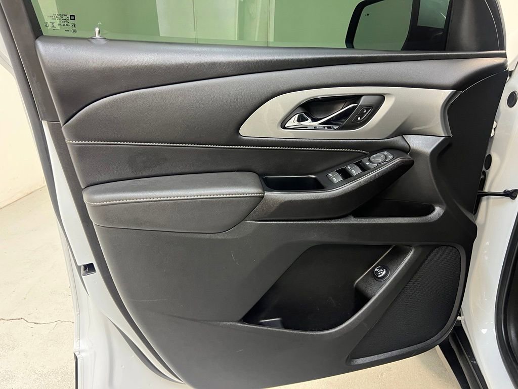 Used 2023 Chevrolet Traverse LT FWD image 14