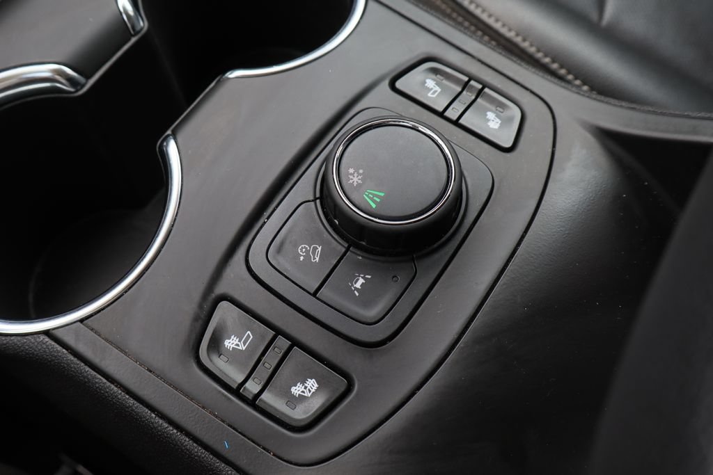 Used 2024 GMC Terrain SLT FWD image 19
