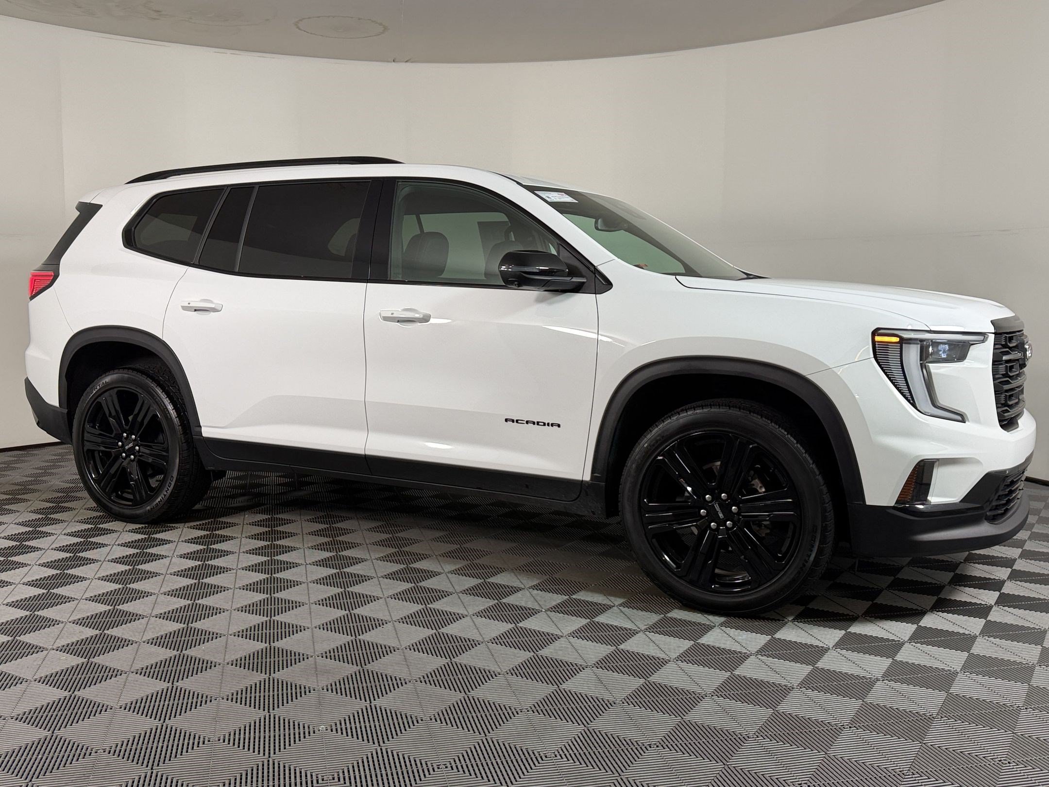 Used 2025 GMC Acadia Elevation w/ Elevation Premium Package FWD image 6