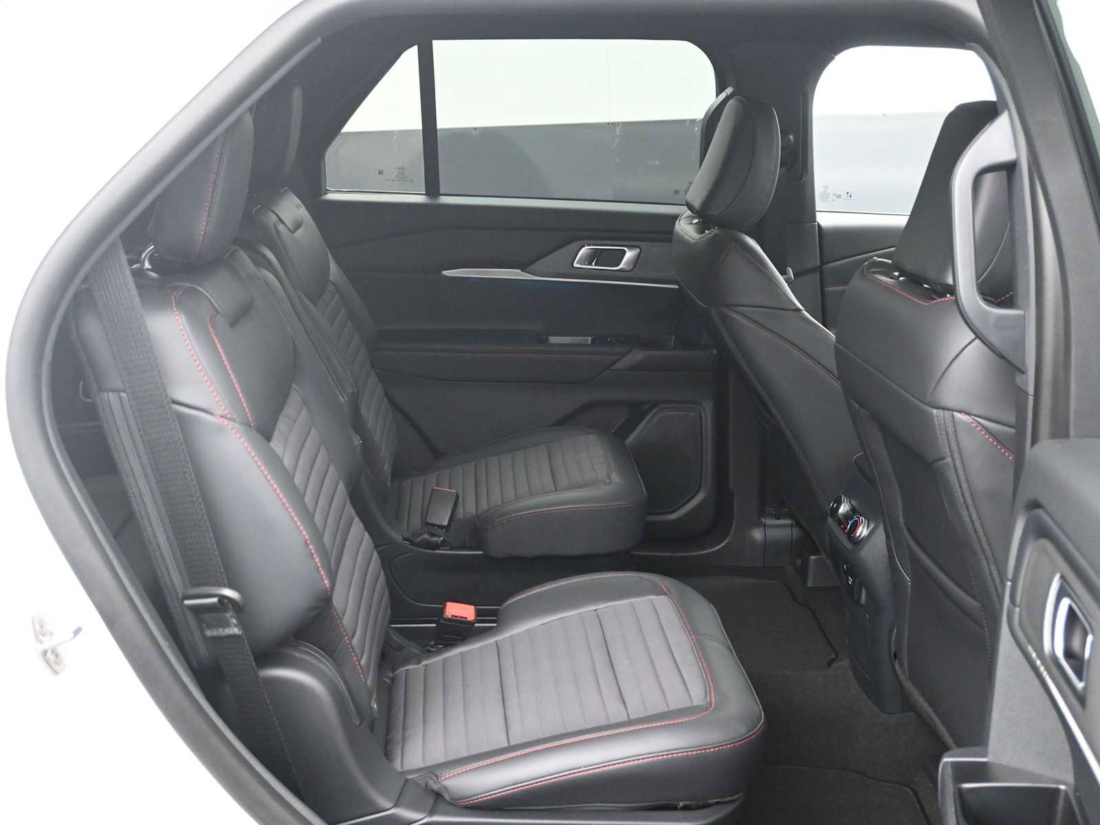 New 2026 Ford Explorer ST-Line w/ ST-Line Street Pack image 10