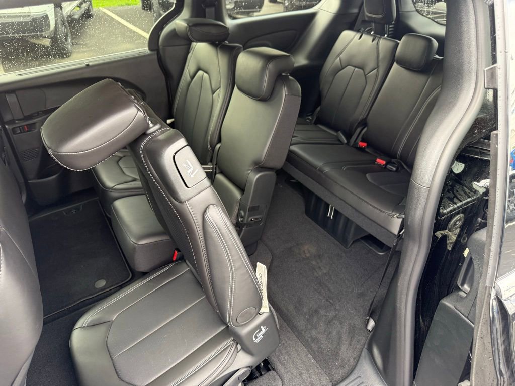 New 2026 Chrysler Pacifica Select FWD image 37