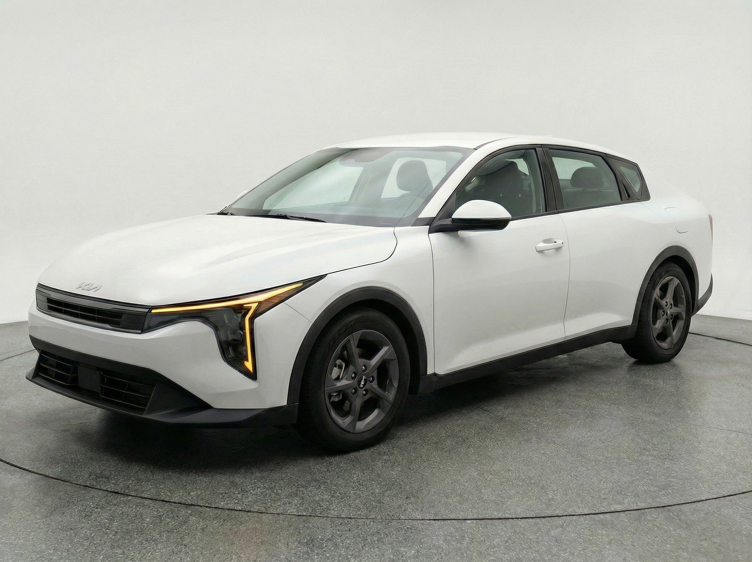 Used 2025 Kia K4 FWD image 3