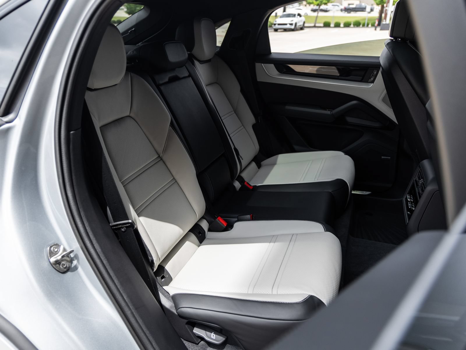 New 2026 Porsche Cayenne Coupe AWD/4WD image 40