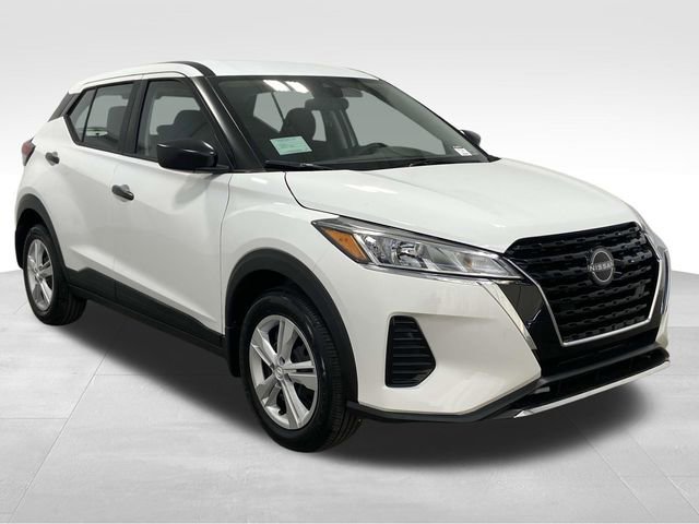 New 2025 Nissan Kicks Play S image 1
