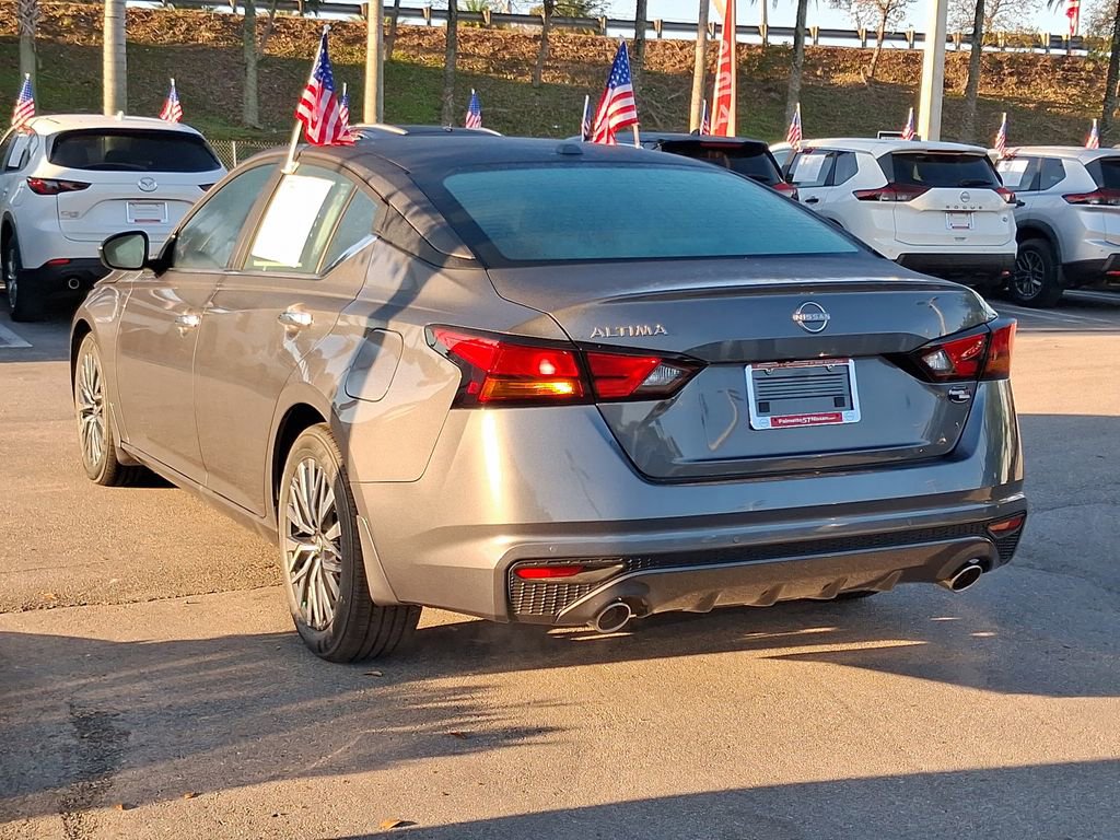 Used 2025 Nissan Altima 2.5 SV w/ SV Premium Package image 4