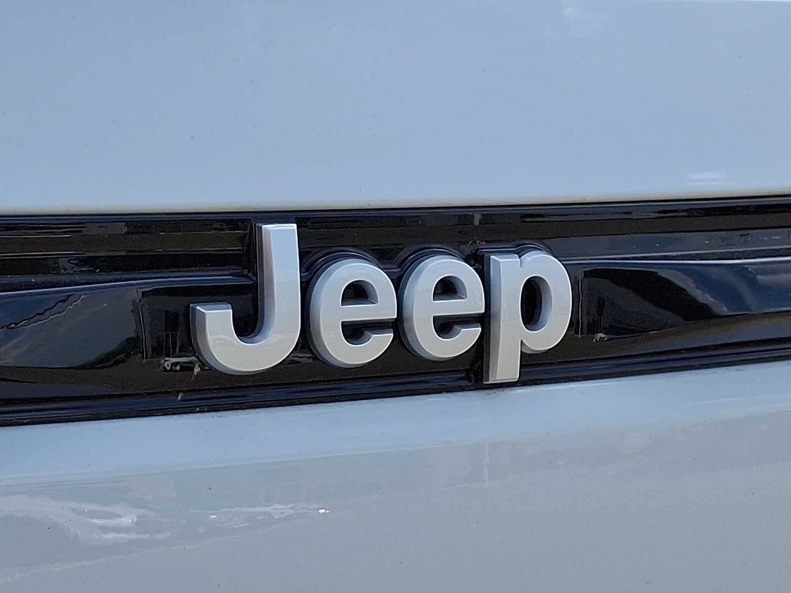 New 2026 Jeep Grand Cherokee Summit w/ Adv Protech Group IV AWD/4WD image 21