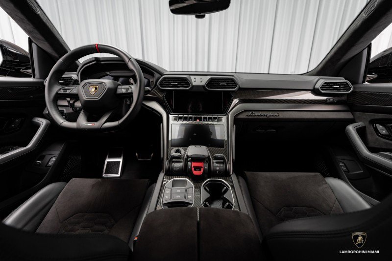 Used 2024 Lamborghini Urus S image 38