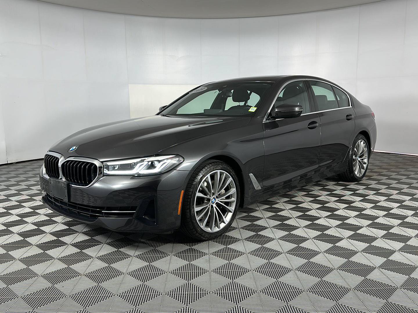 Used 2023 BMW 530i xDrive w/ Convenience Package AWD/4WD image 4