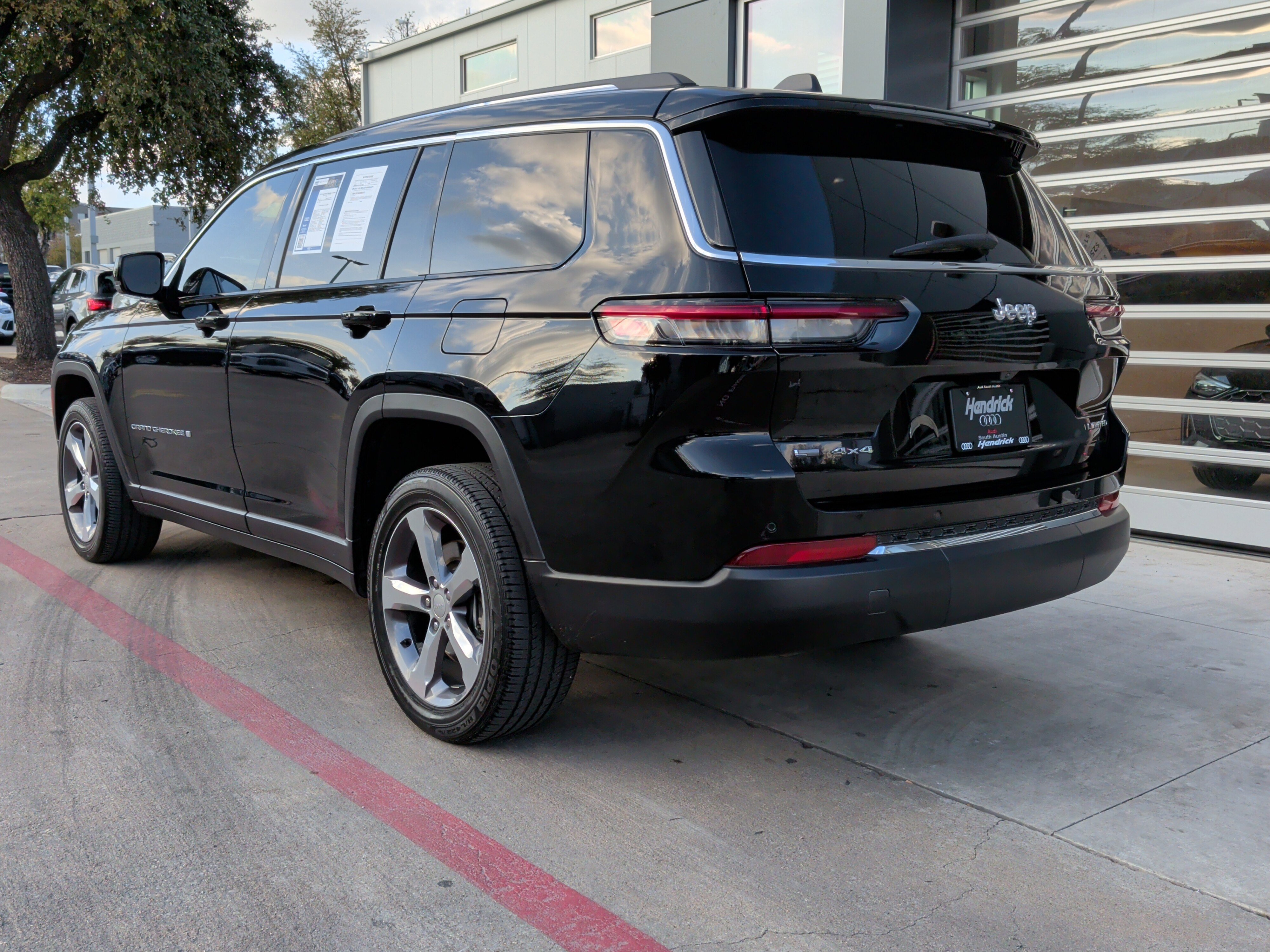 Used 2022 Jeep Grand Cherokee L Limited image 8