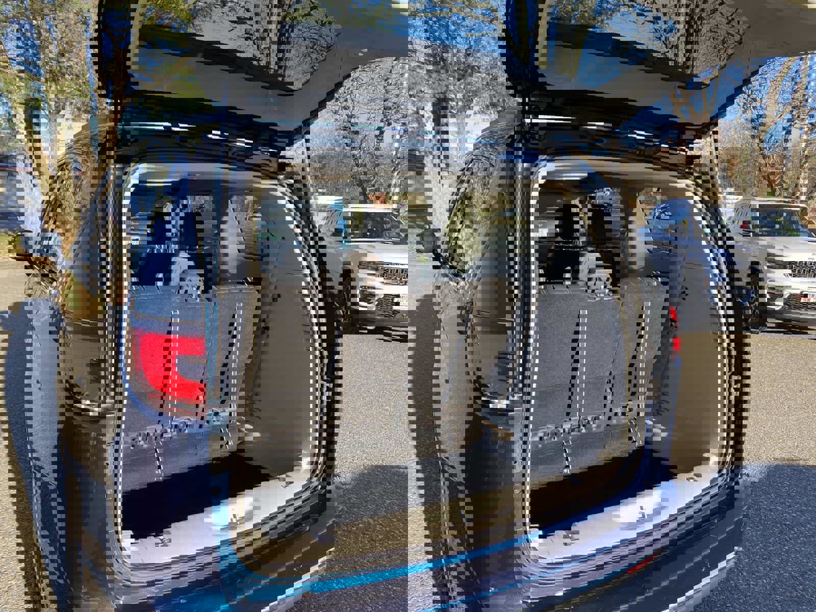 Certified 2022 Chrysler Pacifica Touring-L image 5