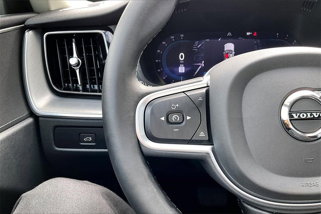 Certified 2023 Volvo XC60 B5 Core image 10