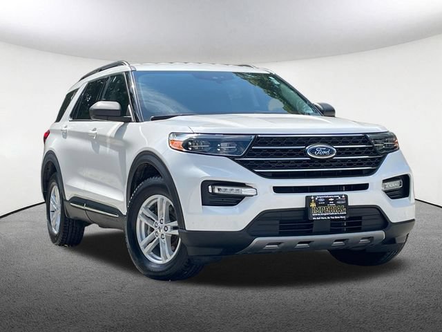Used 2022 Ford Explorer XLT w/ Equipment Group 202A AWD/4WD image 2