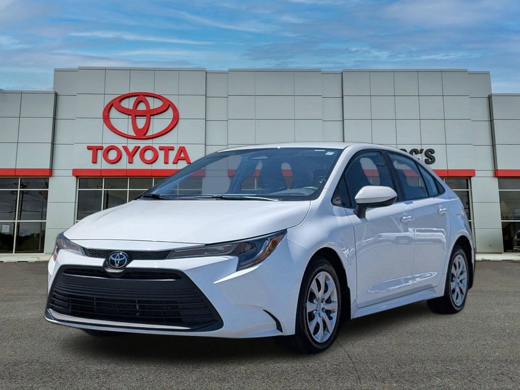 Used 2025 Toyota Corolla LE image 1