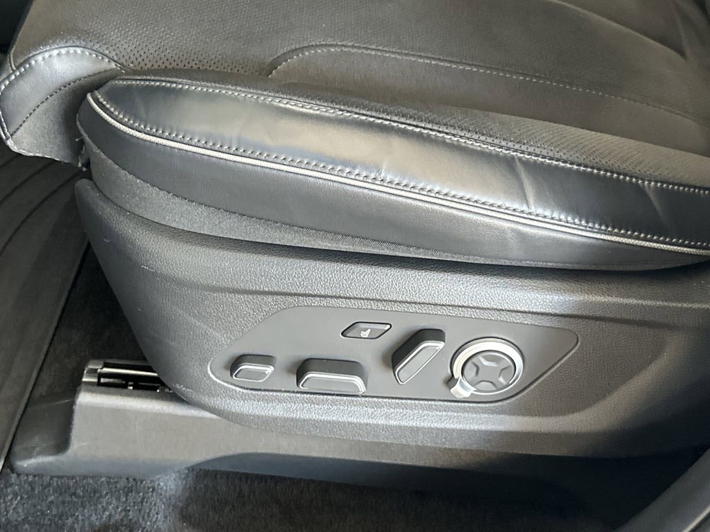 Used 2025 Hyundai Palisade Calligraphy image 16