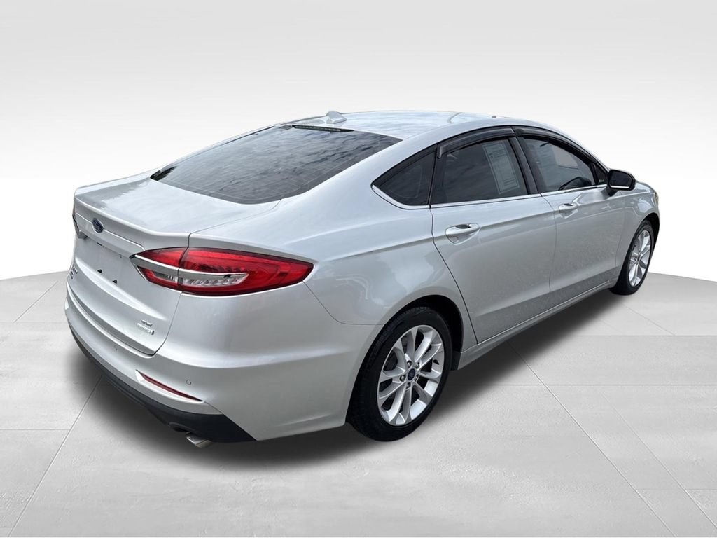 Used 2019 Ford Fusion SE FWD image 4