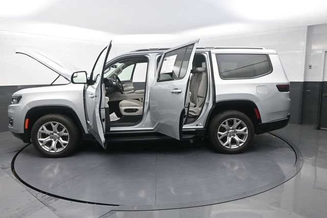Used 2022 Jeep Wagoneer Series II AWD/4WD image 34