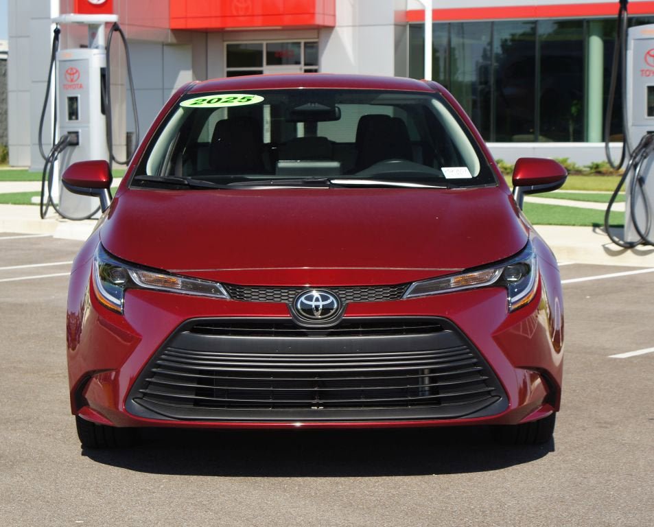Used 2025 Toyota Corolla LE image 23
