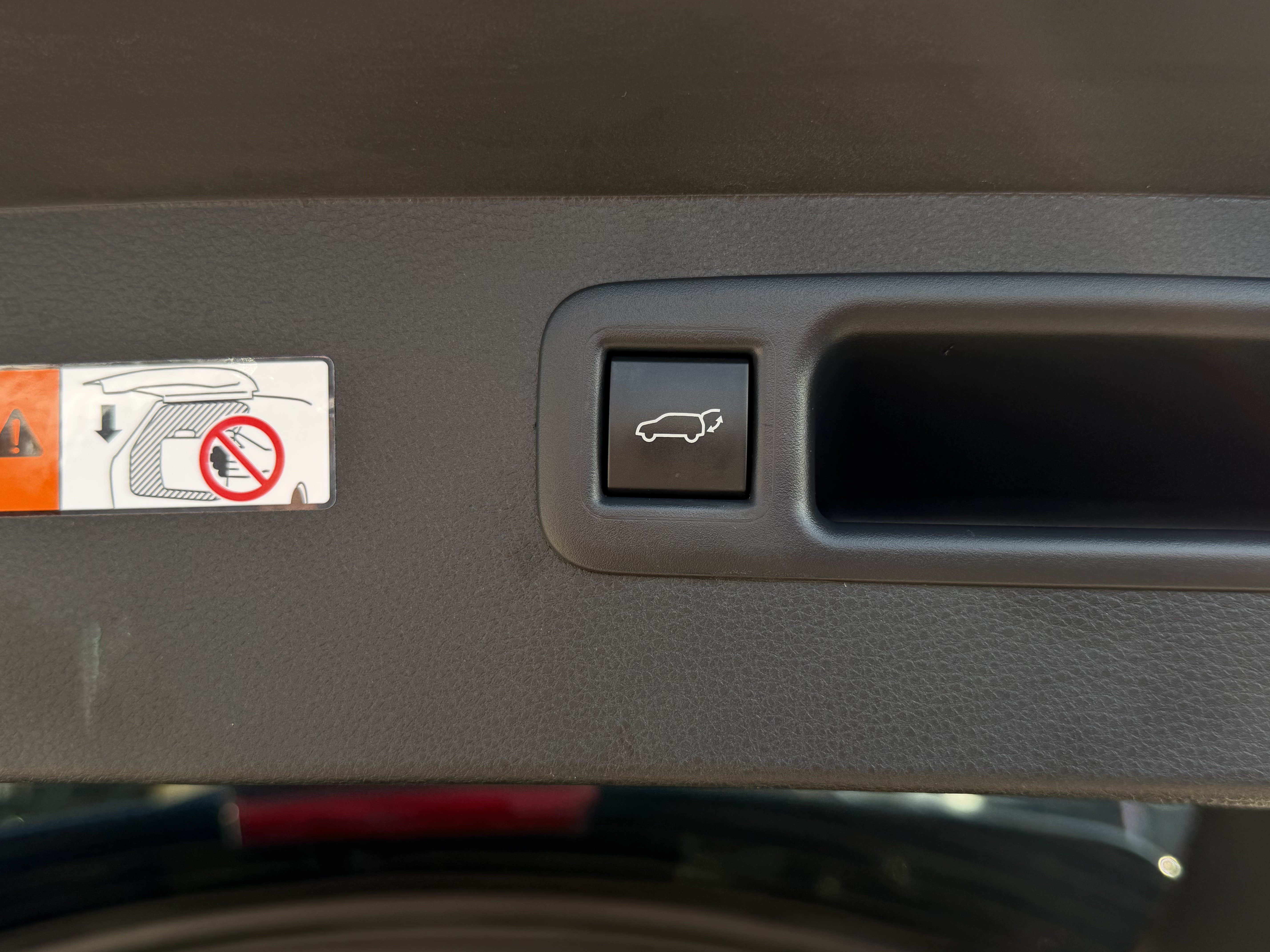 Used 2025 Toyota Highlander LE FWD image 7