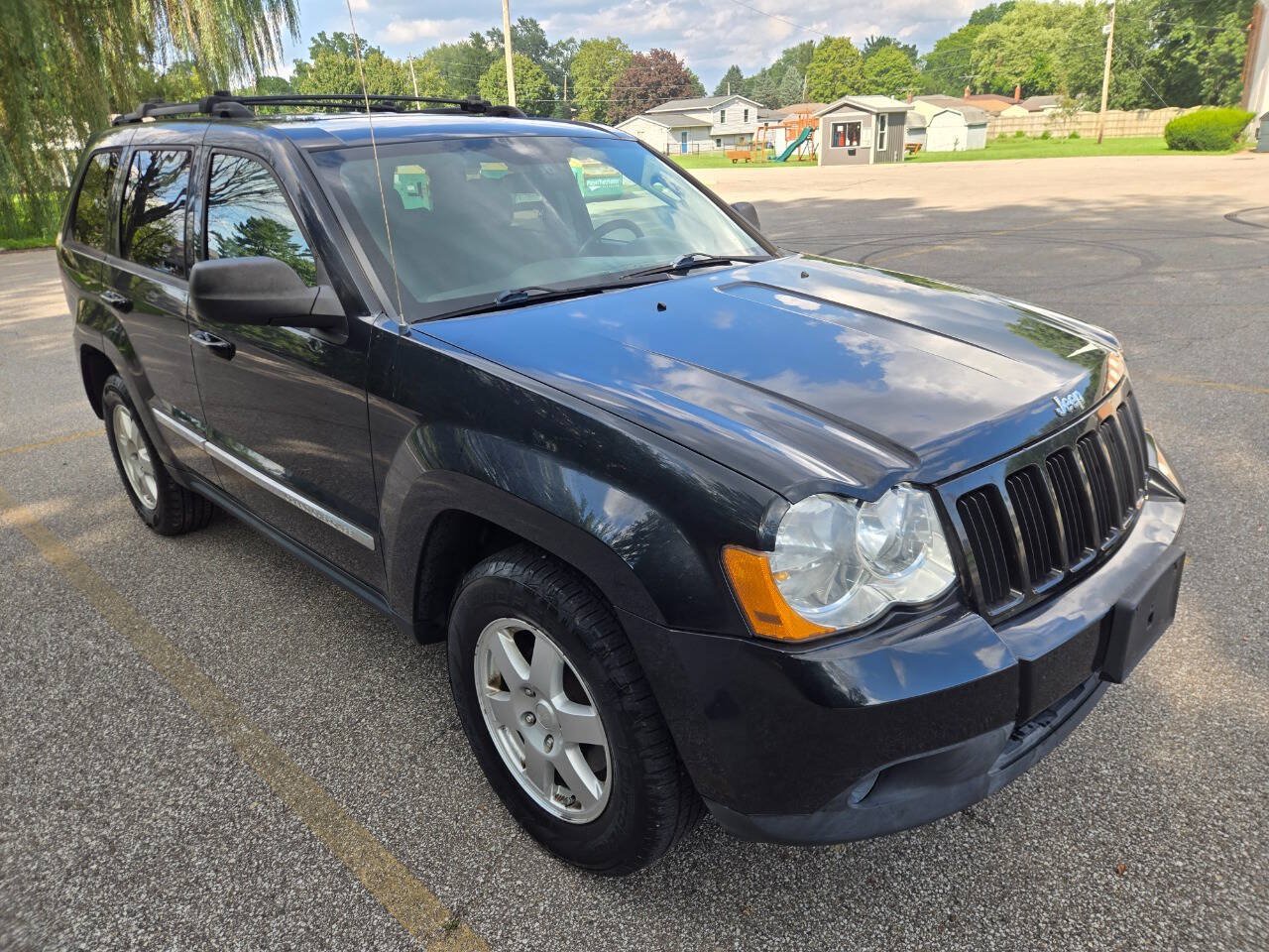 Used 2010 Jeep Grand Cherokee Laredo AWD/4WD image 14