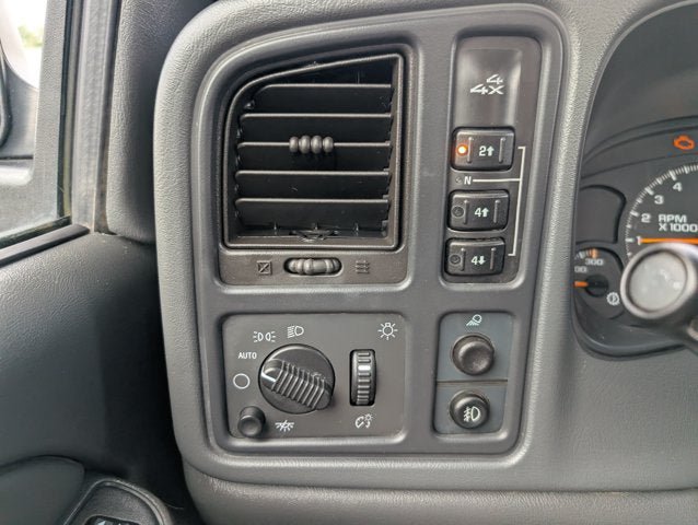 Used 2004 Chevrolet Silverado 2500 LS w/ Snow Plow Prep Package AWD/4WD image 13