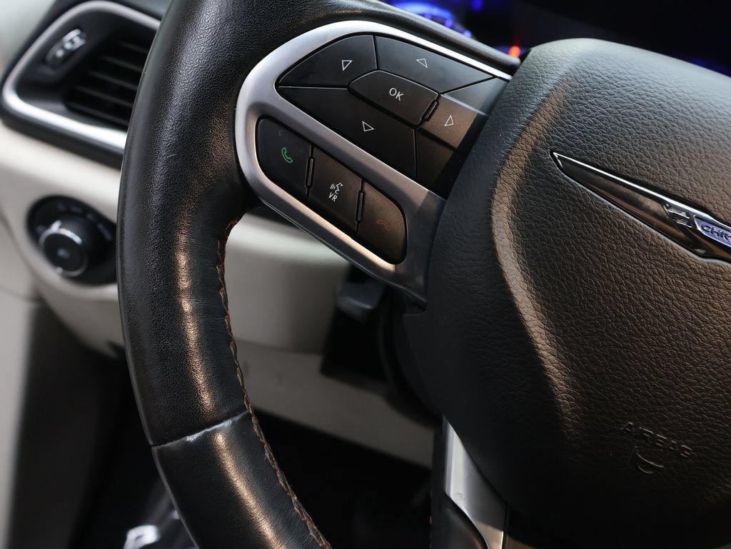Used 2020 Chrysler Pacifica Touring-L Plus FWD image 21