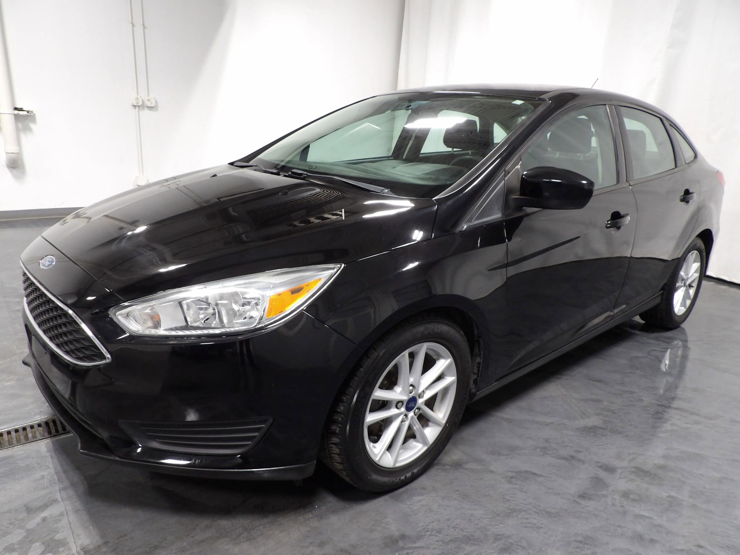 Used 2018 Ford Focus SE image 3