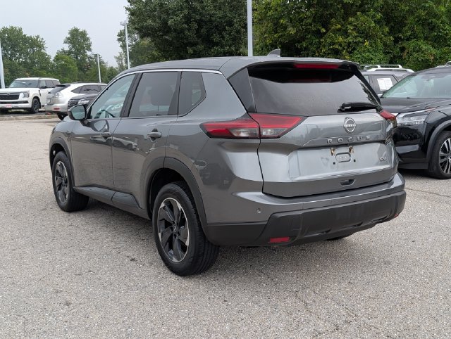 Used 2024 Nissan Rogue SV FWD image 5