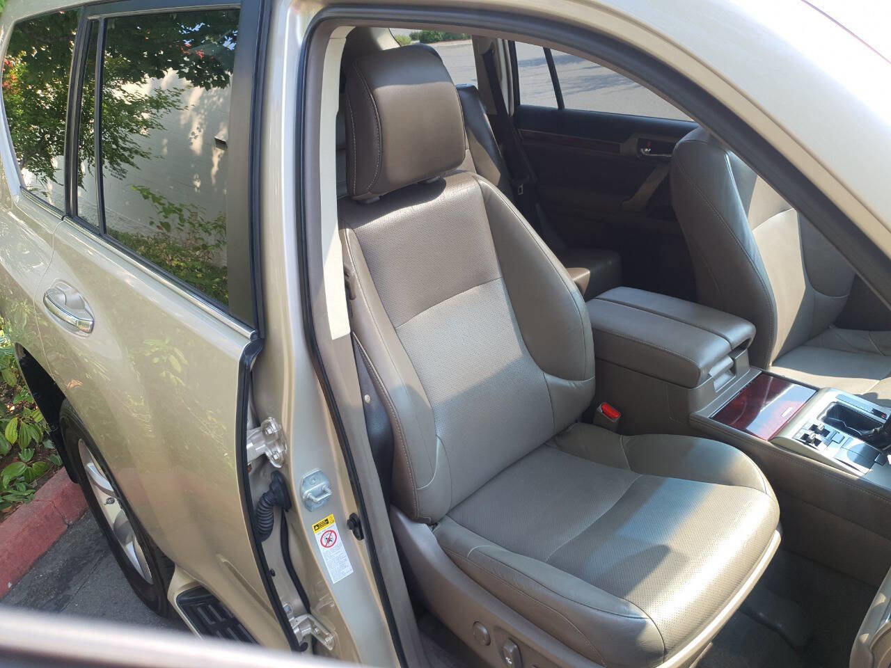 Used 2011 Lexus GX 460 image 12