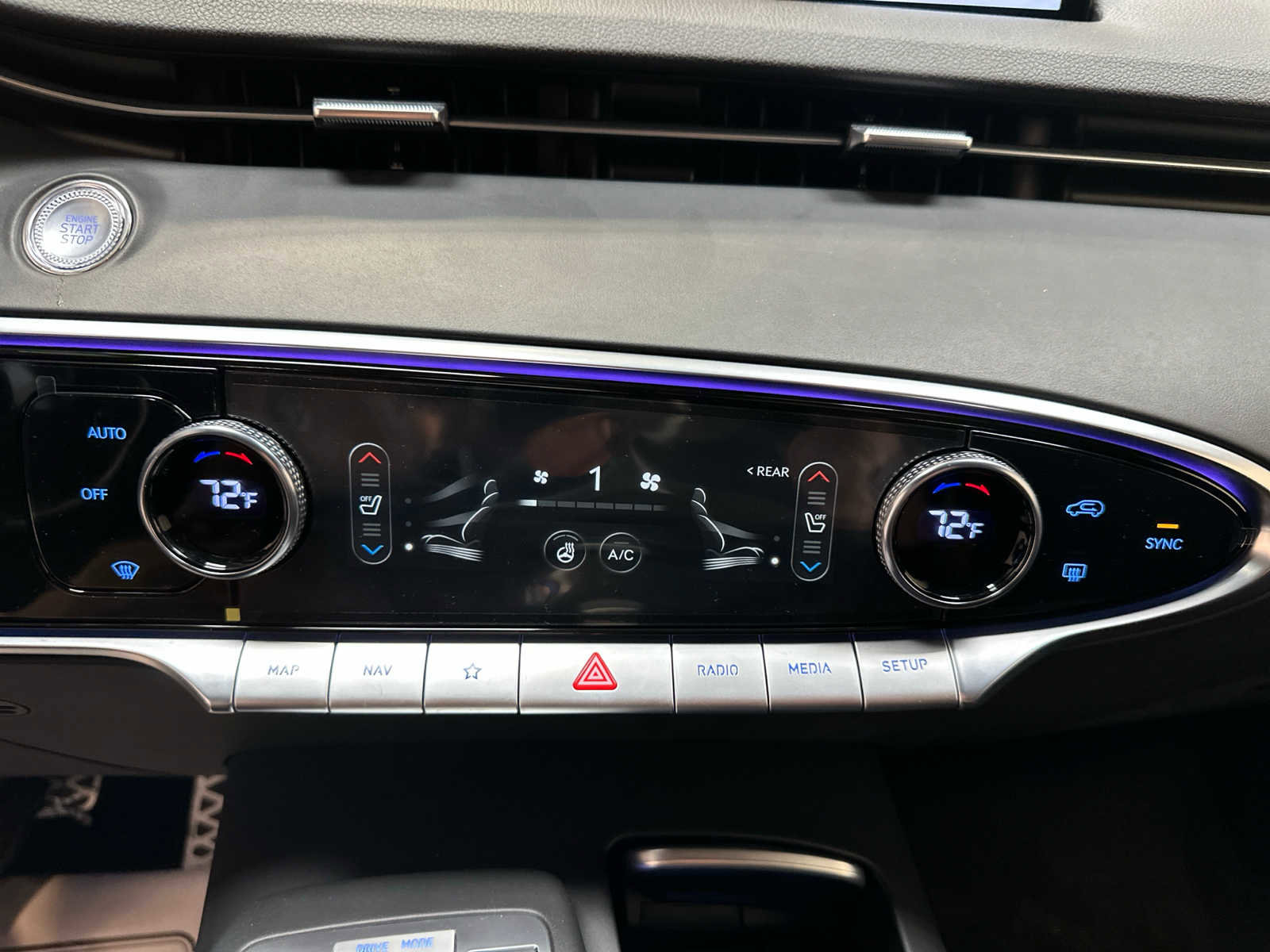 New 2025 Genesis GV70 3.5T Sport AWD/4WD image 18