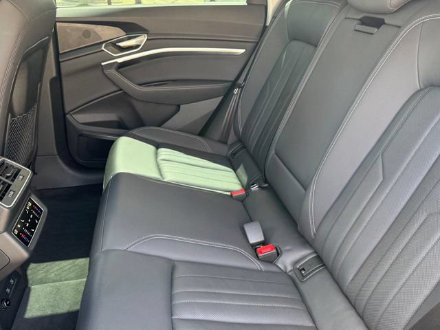 Used 2021 Audi e-tron Premium Plus w/ Premium Plus Package AWD/4WD image 26