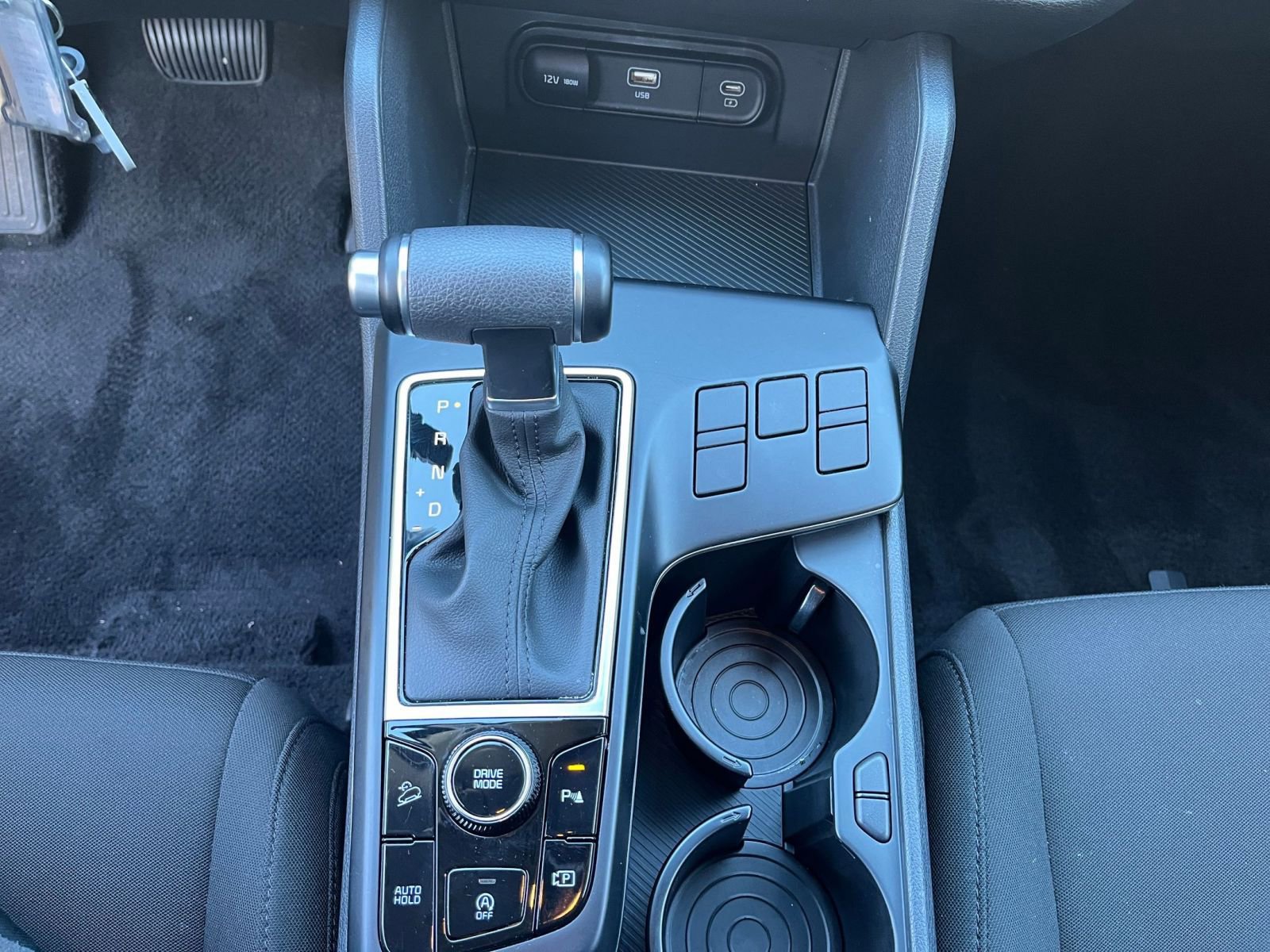 Used 2025 Kia Sportage LX image 40