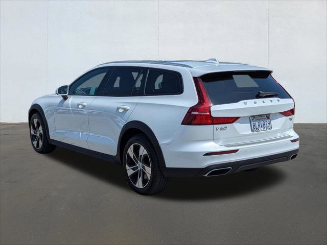 Used 2020 Volvo V60 T5 Cross Country AWD/4WD image 3