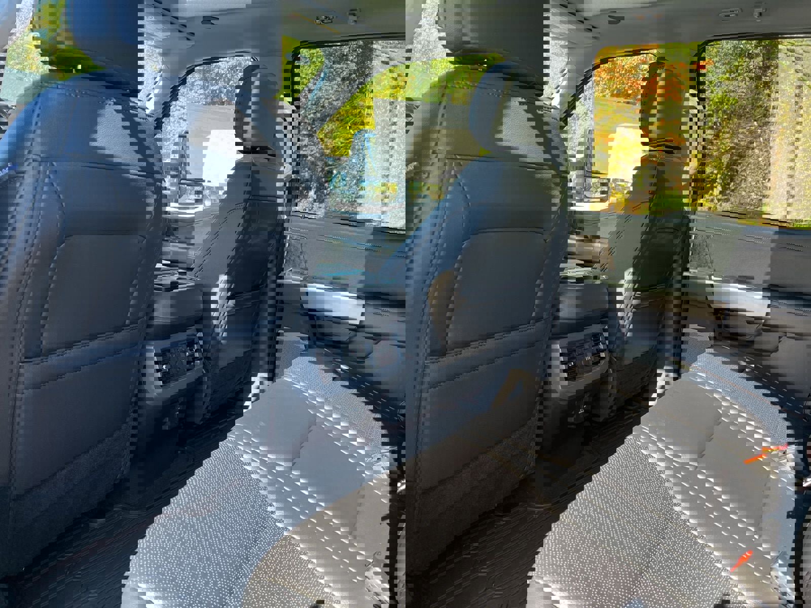 New 2025 Ford F350 Lariat w/ Lariat Ultimate Package image 15