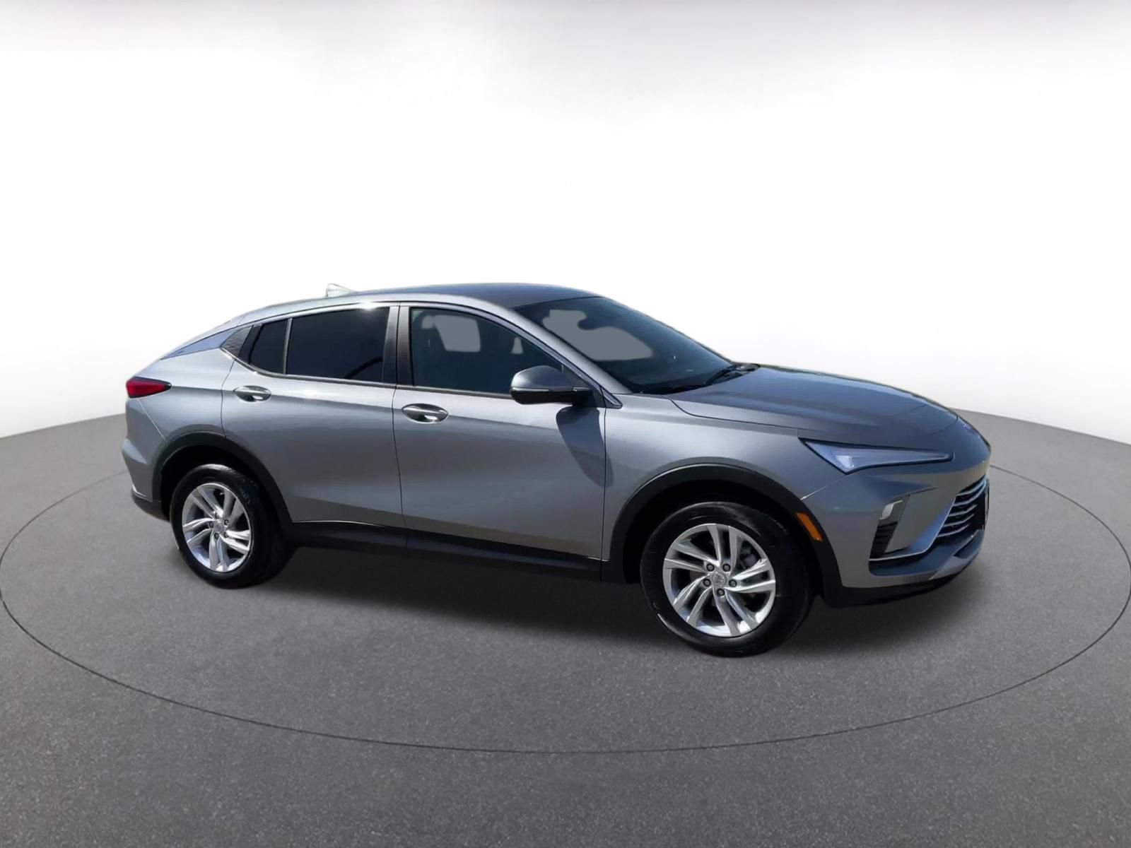 Used 2025 Buick Envista Preferred image 2