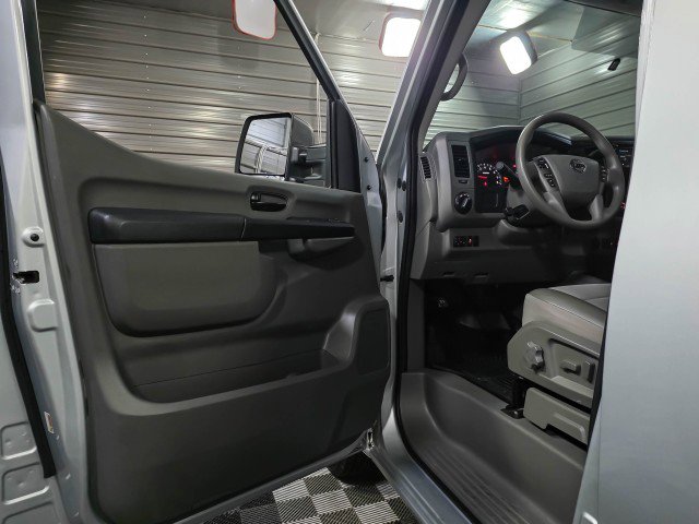 Used 2017 Nissan NV 3500 SL w/ Technology Package image 30