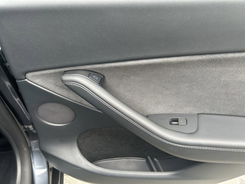 Used 2024 Tesla Model Y Long Range AWD/4WD image 29