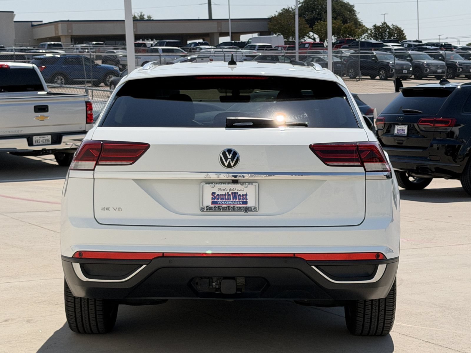 Used 2023 Volkswagen Atlas Cross Sport SE w/ Black Wheel Package FWD image 5