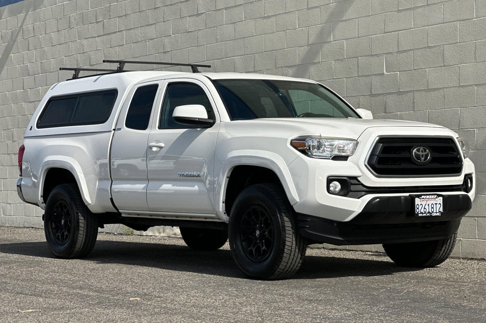 Used 2020 Toyota Tacoma SR5 AWD/4WD image 2