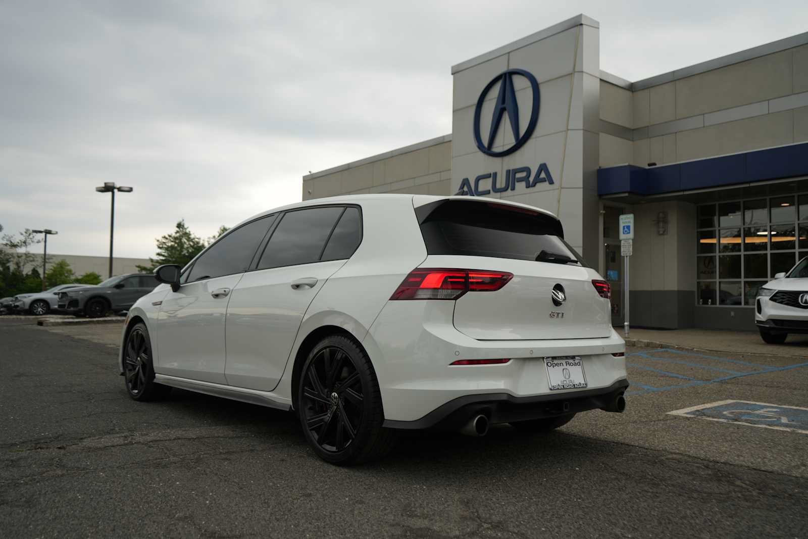 Used 2023 Volkswagen GTI SE FWD image 5