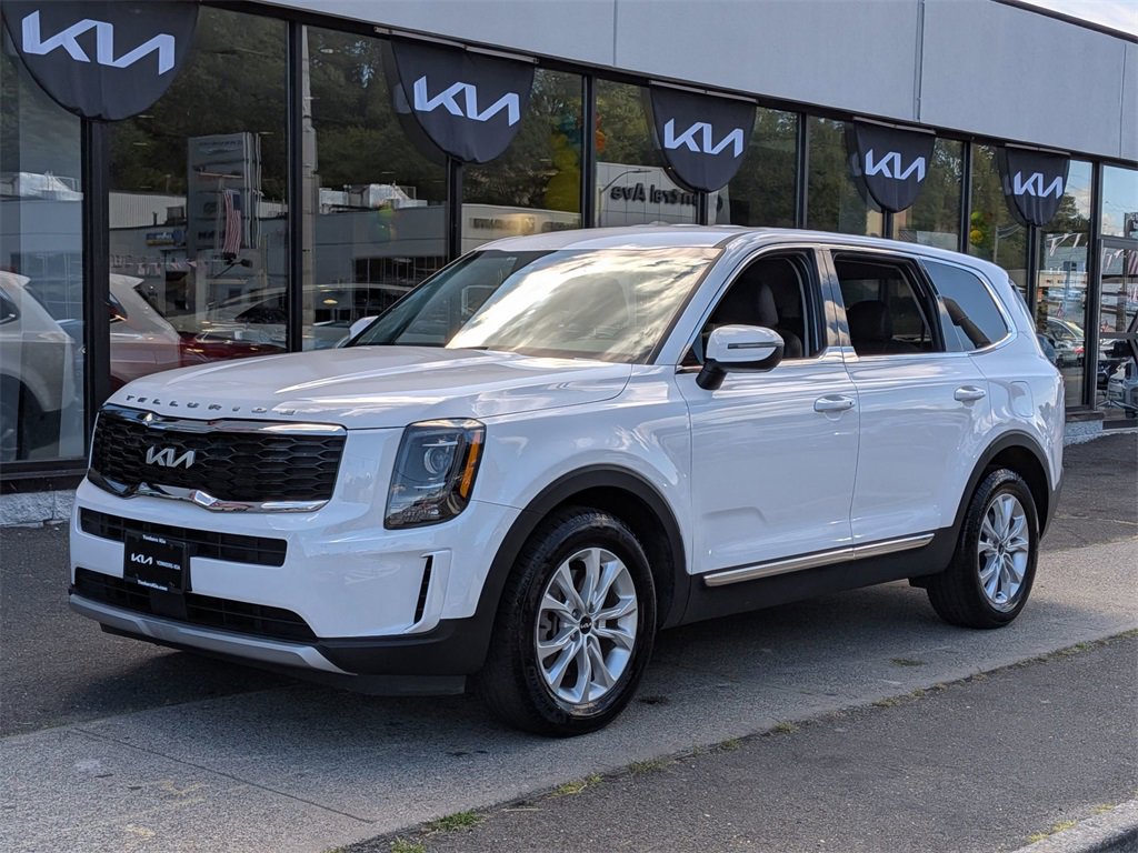 Certified 2022 Kia Telluride LX image 2