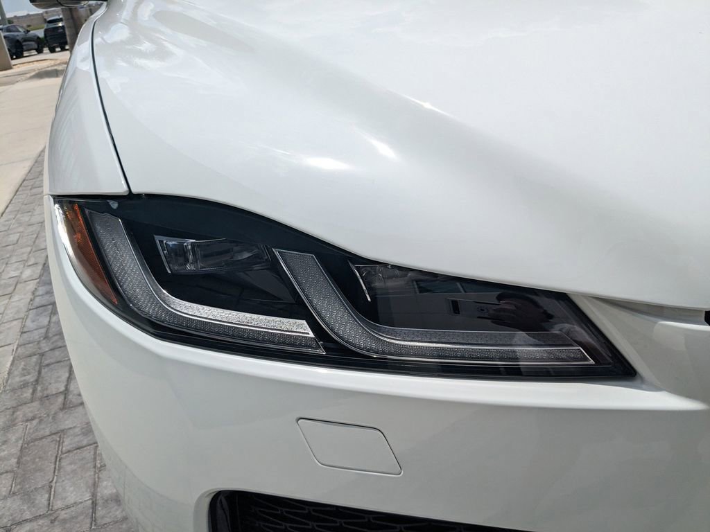 New 2026 Jaguar F-PACE R-Dynamic S image 9