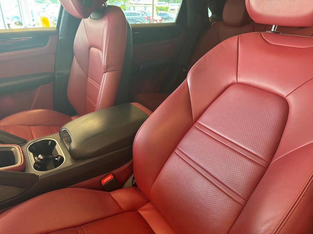 Used 2022 Porsche Cayenne Coupe image 8